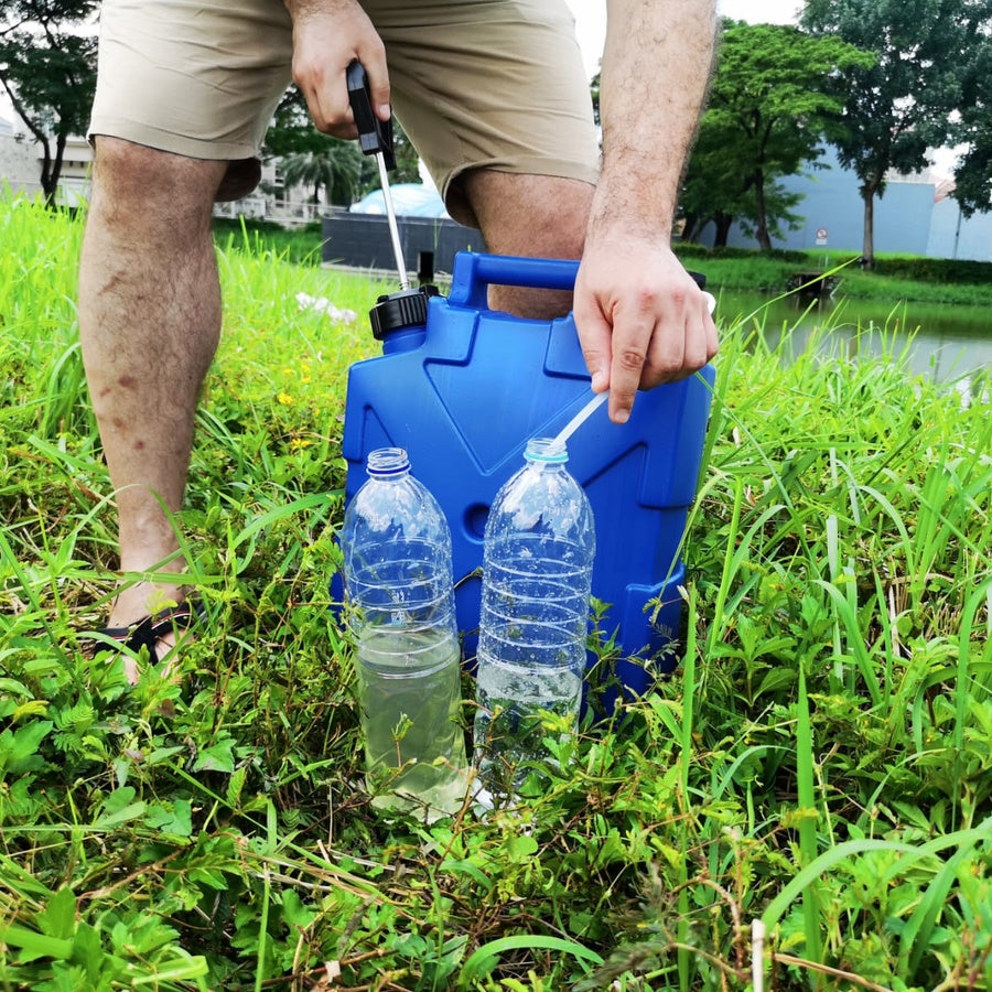 jerrycan with water filter and manual pump